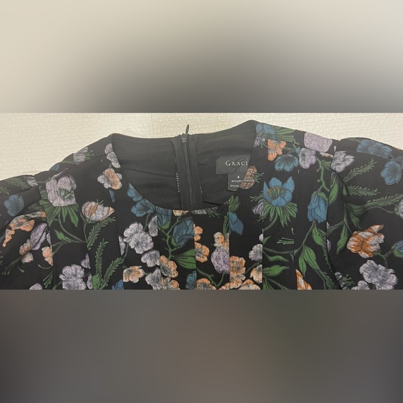 GRACIA Floral Puff Sleeve Blouse with pleated waist
Size small - Picture 4 of 6